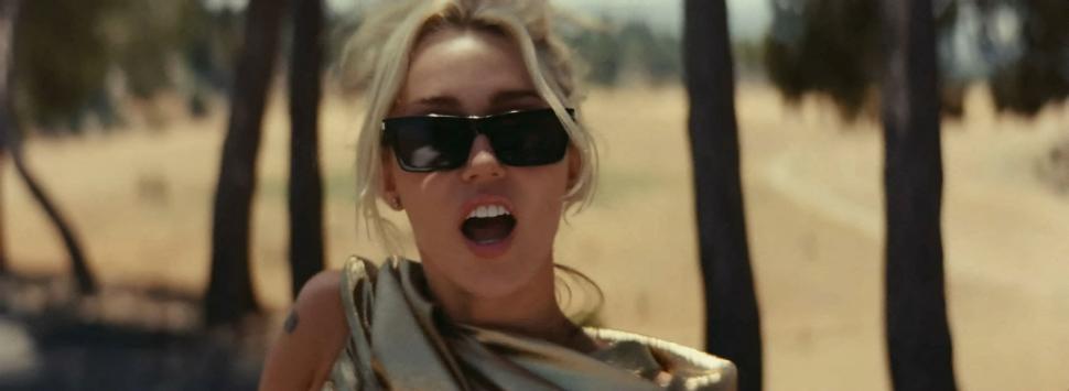 Miley Cyrus a fost dată în judecată pentru că ar fi copiat melodia „Flowers” de la Bruno Mars 923557