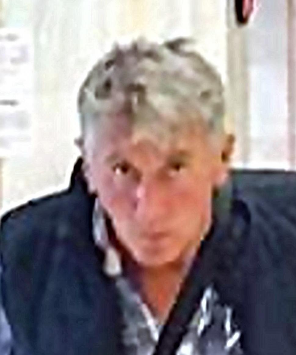 Poliția caută atacatorul care a provocat un incendiu în Parlament: „Sunt echipaje care desfășoară verificări, investigații și filtre” 923594