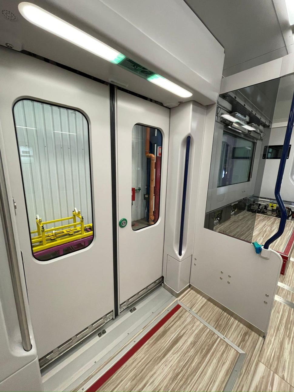 Primul tren nou cumpărat de România în ultimii 20 de ani va intra în circulație odată cu noul Mers al Trenurilor. Cum arată garnitura  924203