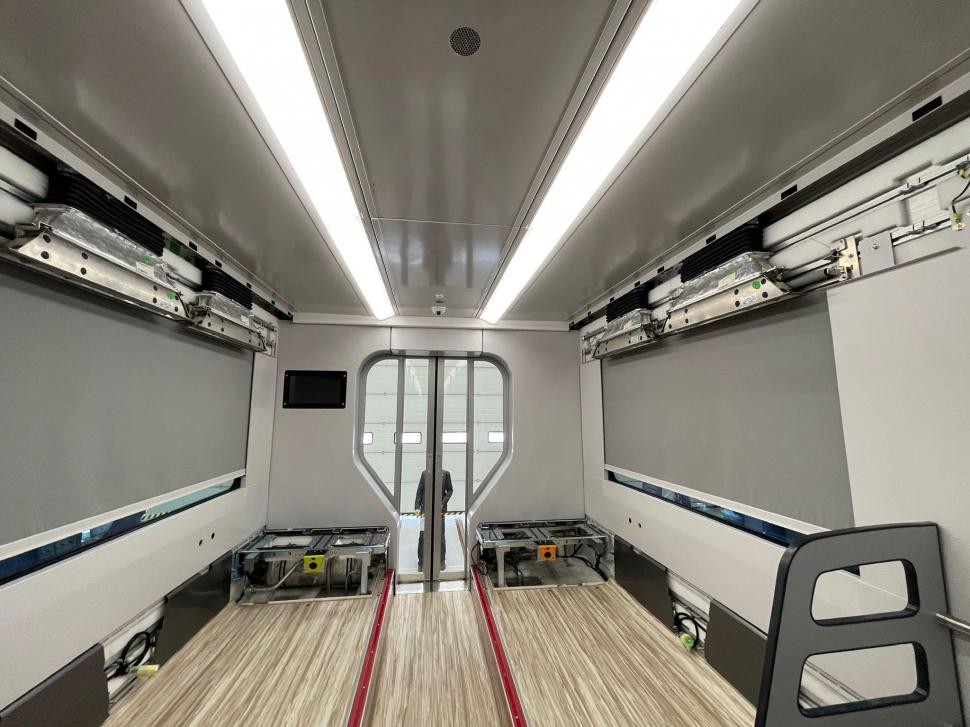 Primul tren nou cumpărat de România în ultimii 20 de ani va intra în circulație odată cu noul Mers al Trenurilor. Cum arată garnitura  924205