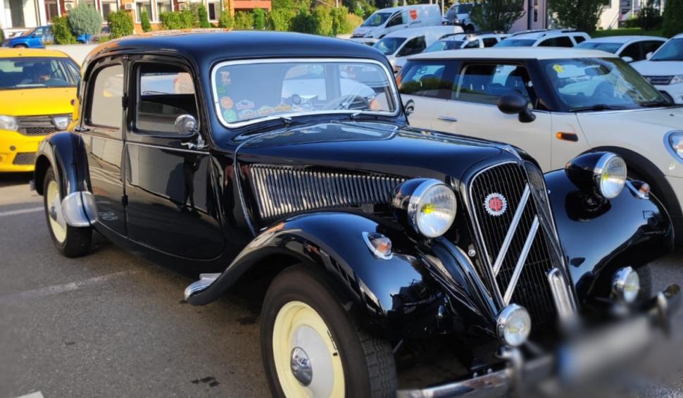 Imagini de colecție cu „Regina străzilor" din 1934 - Citroen Traction Avant, adus pentru inspecţie la RAR 924451