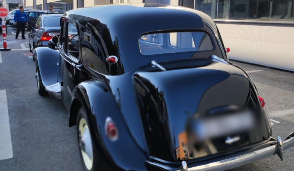 Imagini de colecție cu „Regina străzilor" din 1934 - Citroen Traction Avant, adus pentru inspecţie la RAR 924452