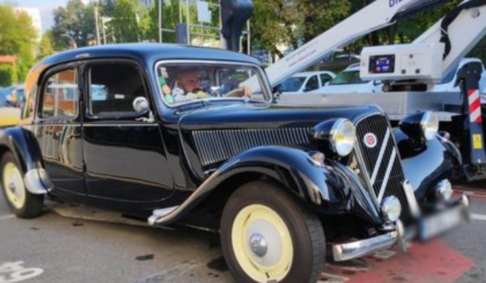 Imagini de colecție cu „Regina străzilor" din 1934 - Citroen Traction Avant, adus pentru inspecţie la RAR 924455