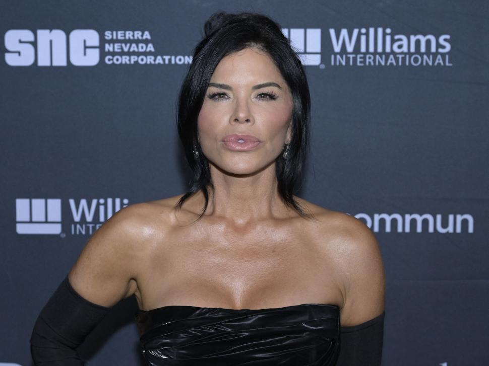 Logodnica lui Jeff Bezos este implicată într-un scandal răsunător. Acuzațiile incredibile pe care i le aduce fosta instructoare de yoga 924299