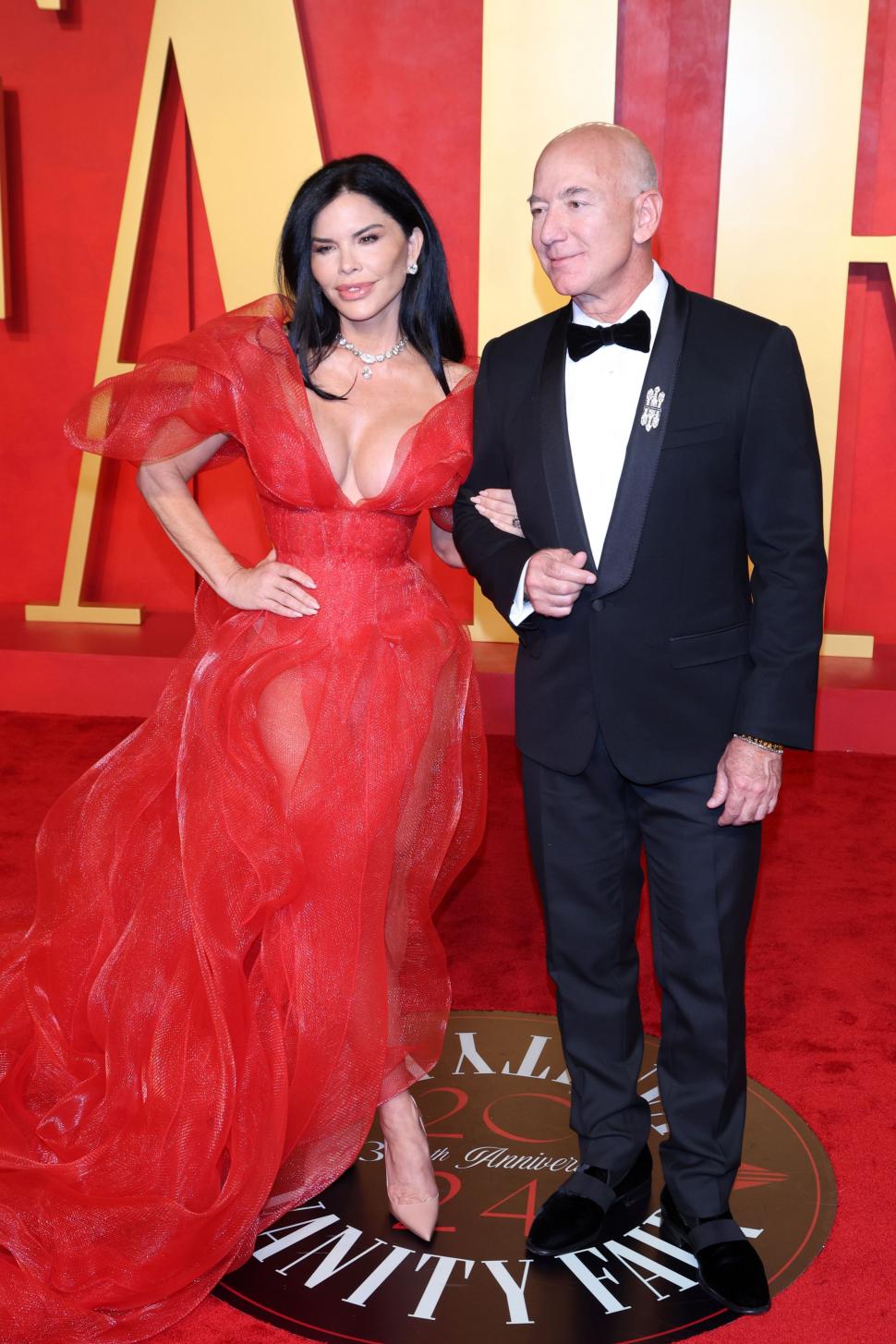 Logodnica lui Jeff Bezos este implicată într-un scandal răsunător. Acuzațiile incredibile pe care i le aduce fosta instructoare de yoga 924302