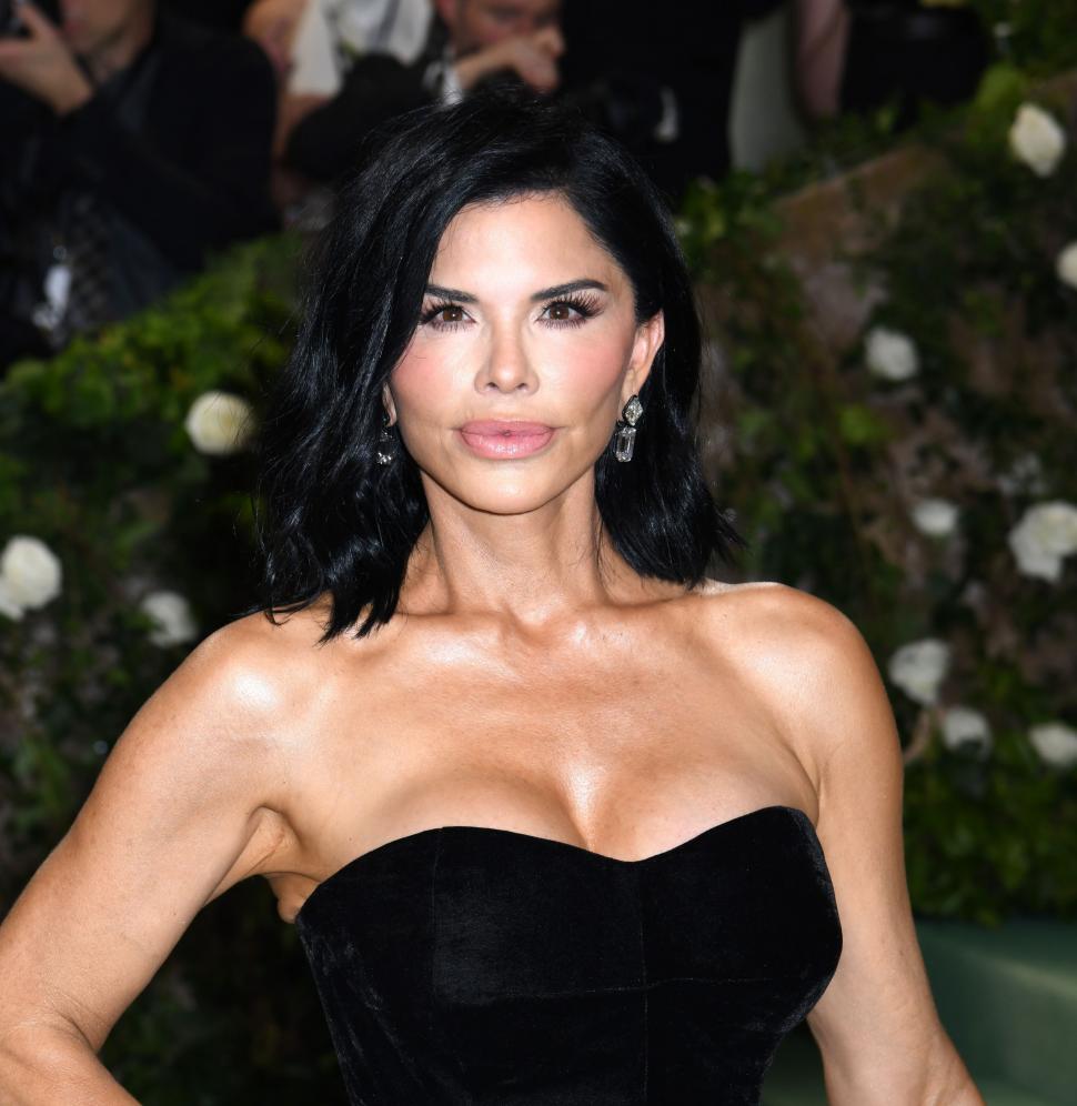 Logodnica lui Jeff Bezos este implicată într-un scandal răsunător. Acuzațiile incredibile pe care i le aduce fosta instructoare de yoga 924305