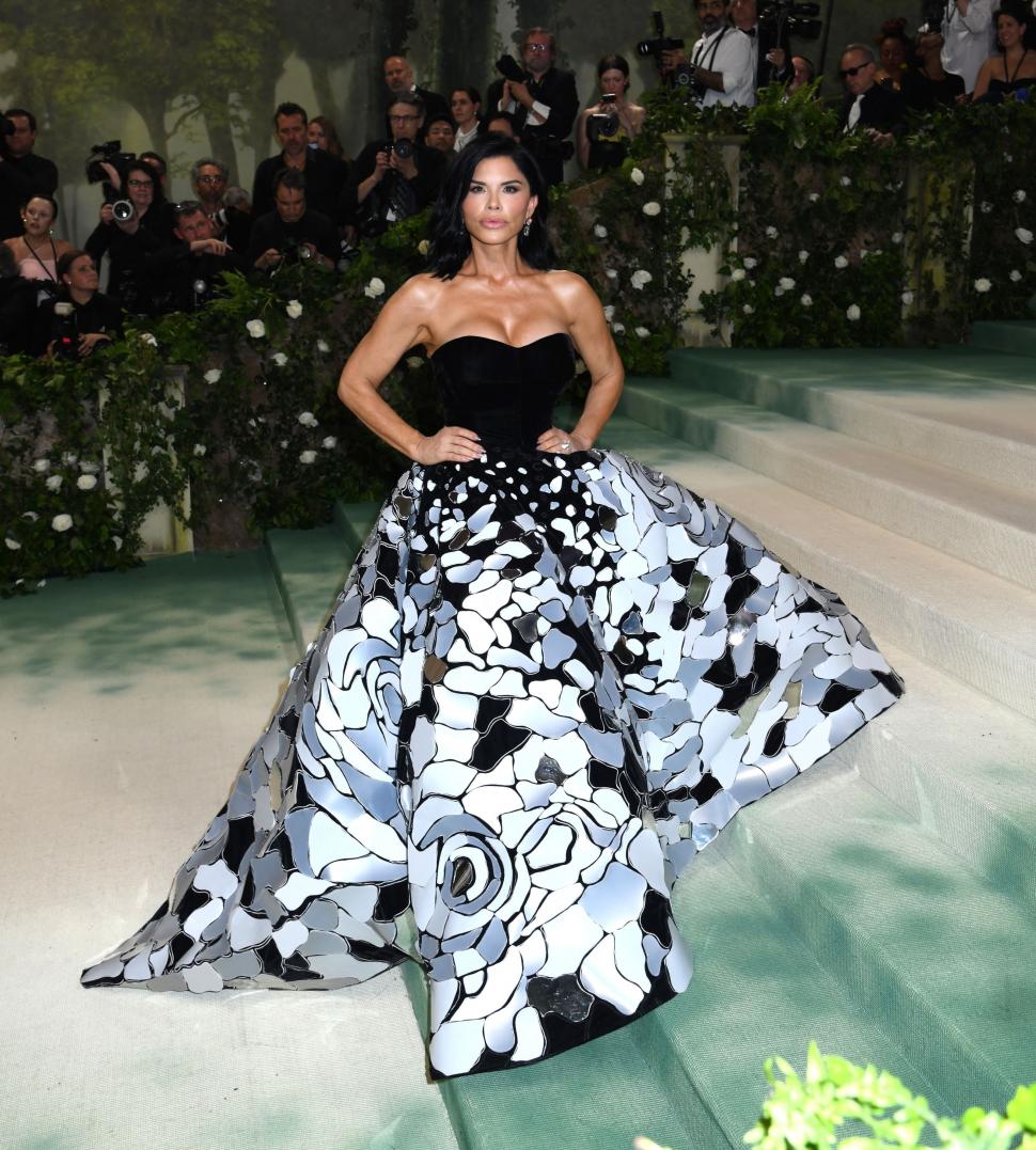 Logodnica lui Jeff Bezos este implicată într-un scandal răsunător. Acuzațiile incredibile pe care i le aduce fosta instructoare de yoga 924308