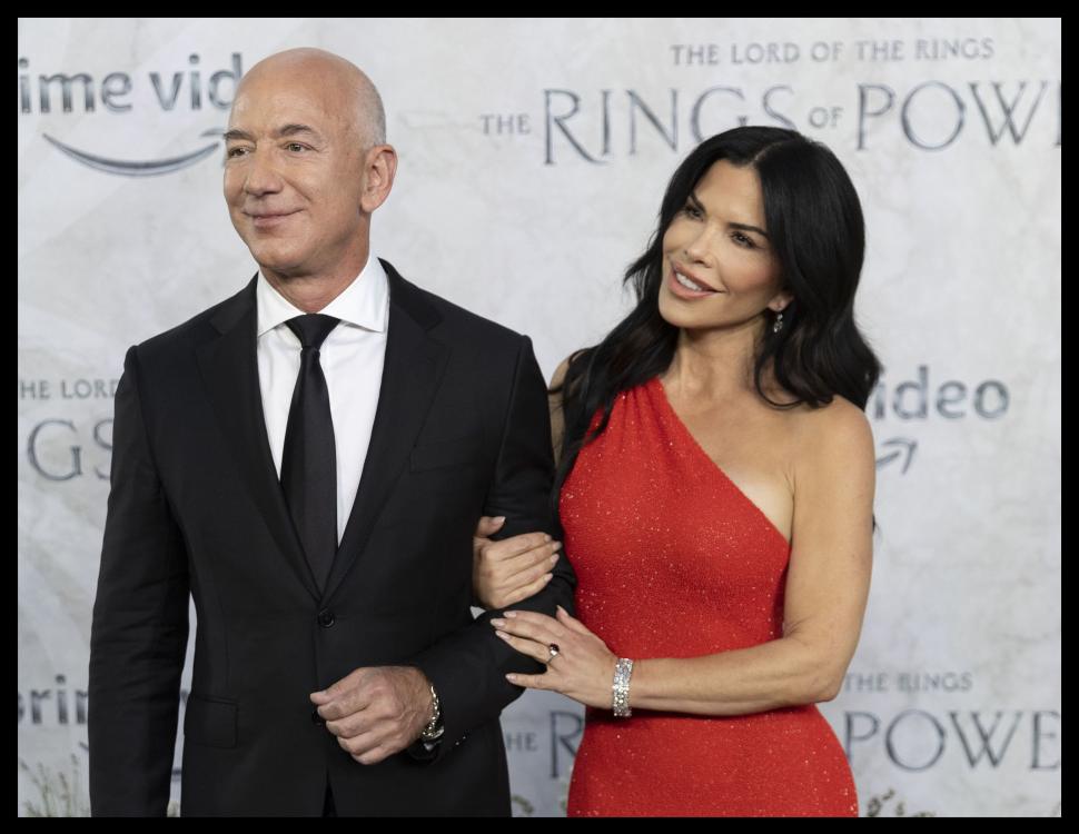 Logodnica lui Jeff Bezos este implicată într-un scandal răsunător. Acuzațiile incredibile pe care i le aduce fosta instructoare de yoga 924313