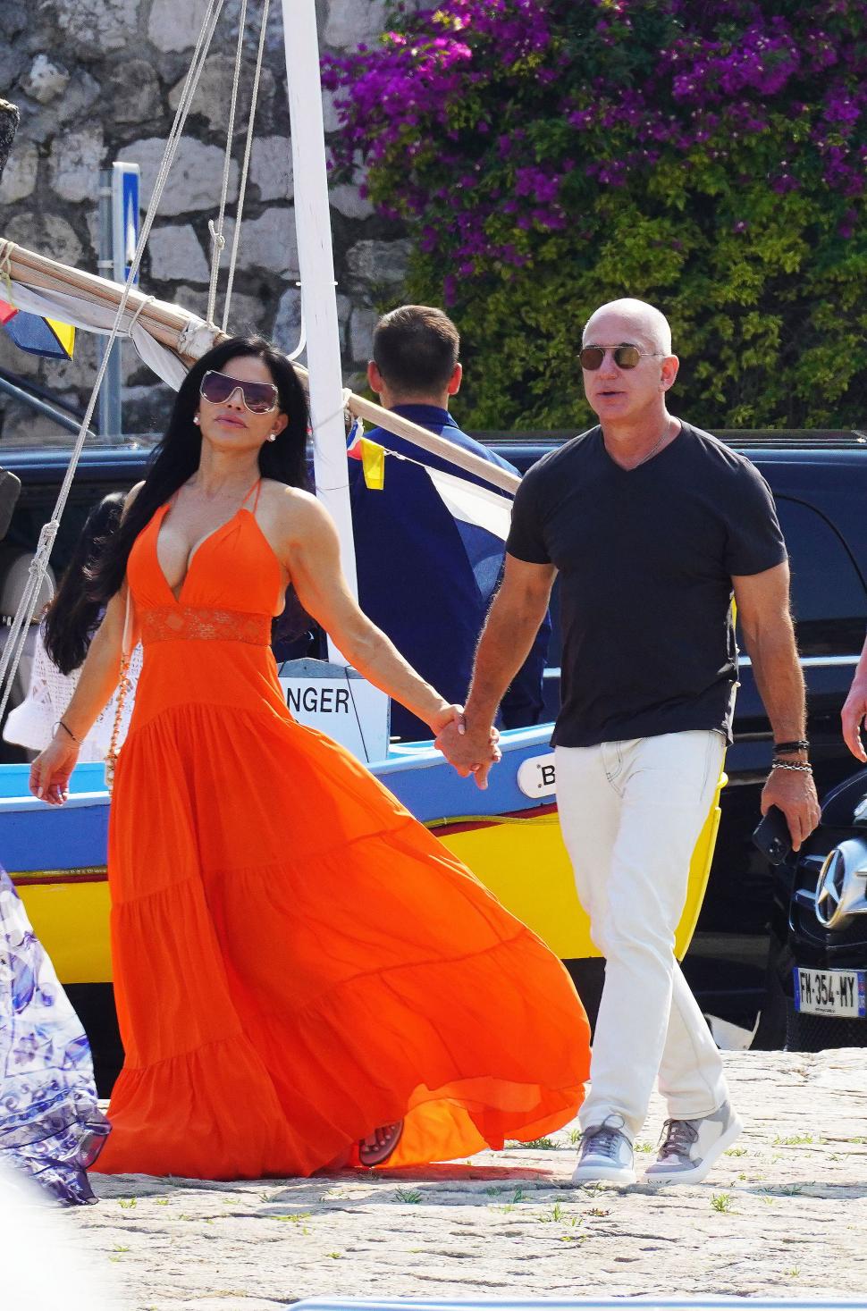 Logodnica lui Jeff Bezos este implicată într-un scandal răsunător. Acuzațiile incredibile pe care i le aduce fosta instructoare de yoga 924315