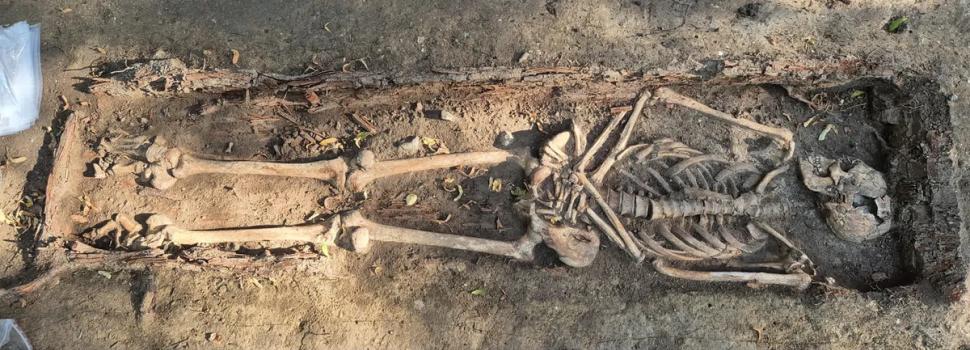 O descoperire arheologică i-a șocat pe cercetători, în Germania: „Răzbunătorul” îngropat cu pietre mari pe piept ca să nu învie 924191