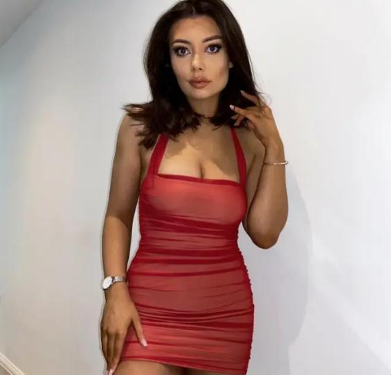 O polițistă este cercetată pentru că avea o relație cu un traficant de droguri și o aventură cu șeful ei căsătorit, în același timp 924401