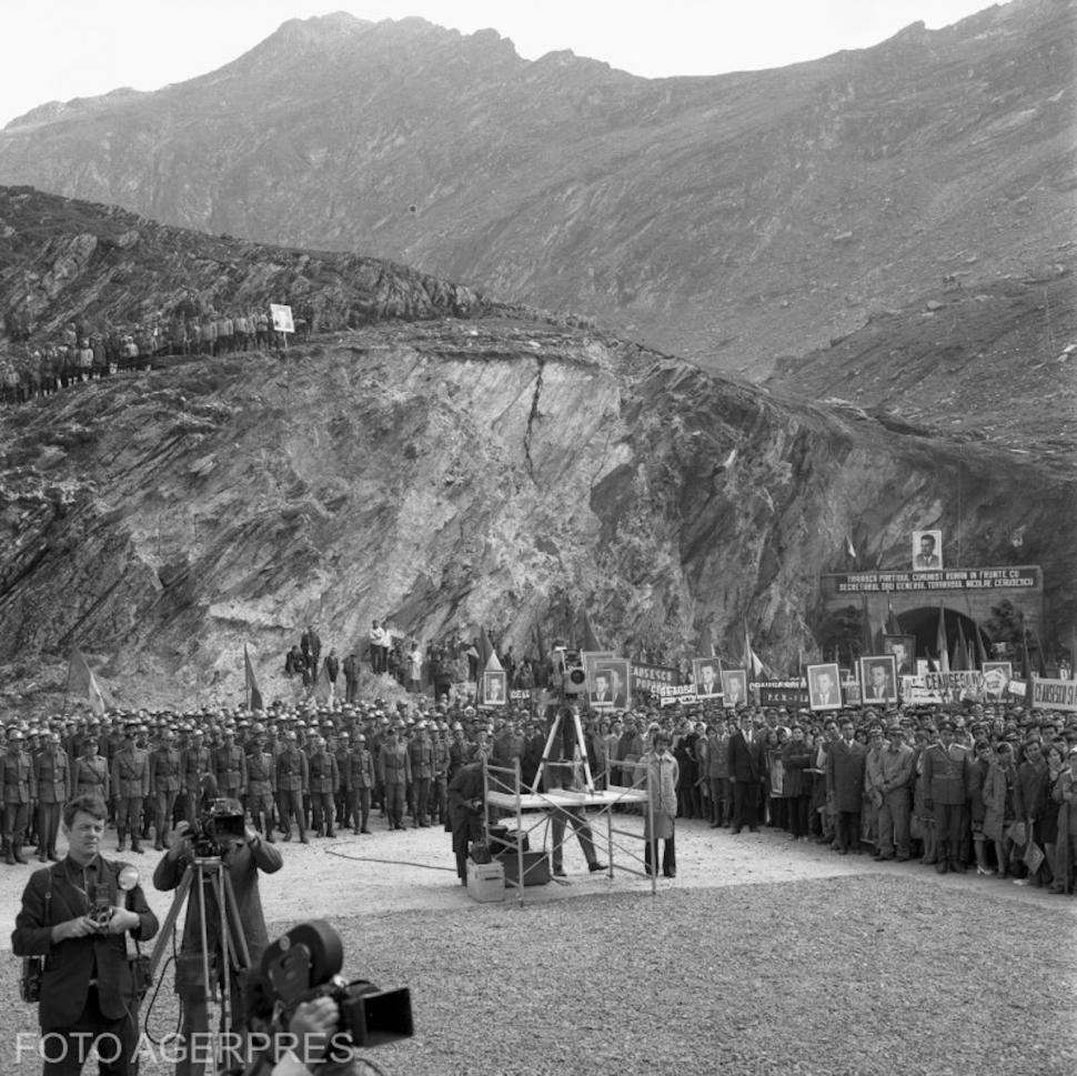 Povestea tristă a Transfăgărășanului. Puțini știu cum a fost construit, de fapt, „drumul printre nori” 924336