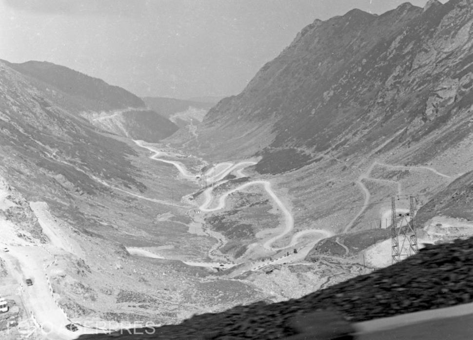 Povestea tristă a Transfăgărășanului. Puțini știu cum a fost construit, de fapt, „drumul printre nori” 924337