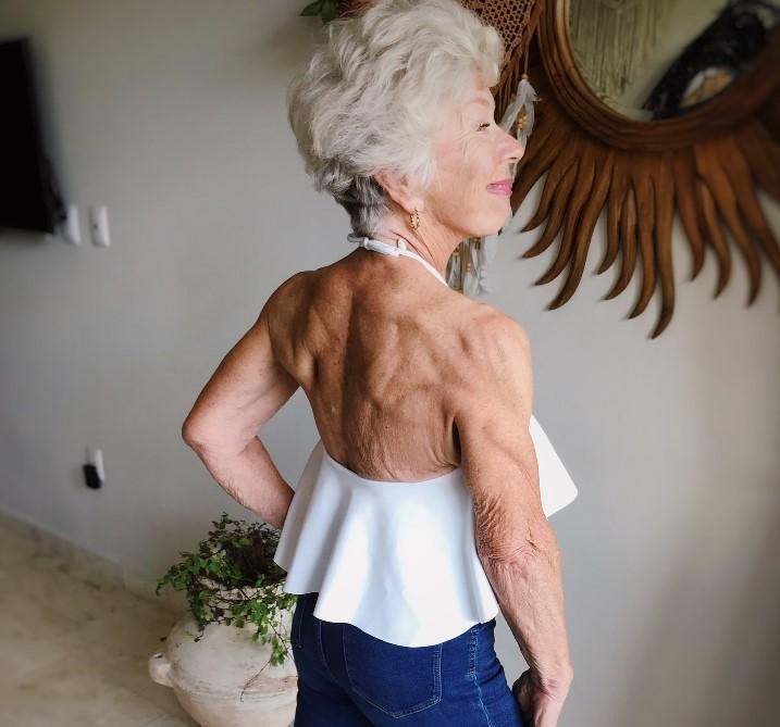 S-a apucat de sală la 70 de ani și a slăbit 36 de kg. Acum, Joan e influenceriță de fitness și face senzație pe internet 924645