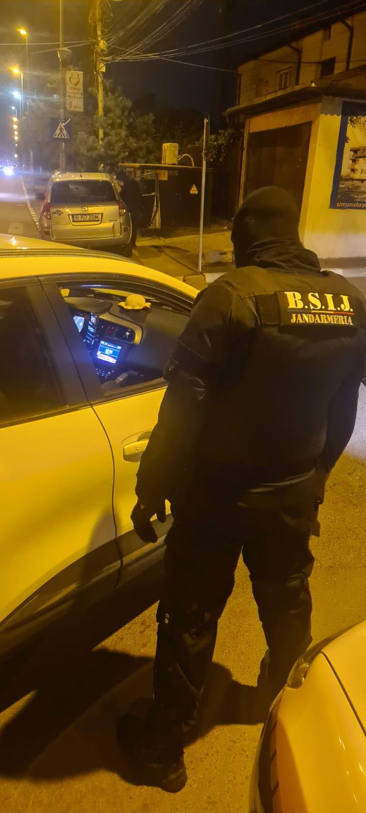 Filtre cu 400 de polițiști după bătaia cu săbii și topoare care a îngrozit Pantelimon. Imagini cu armele găsite. Șase agresori reținuți 924666