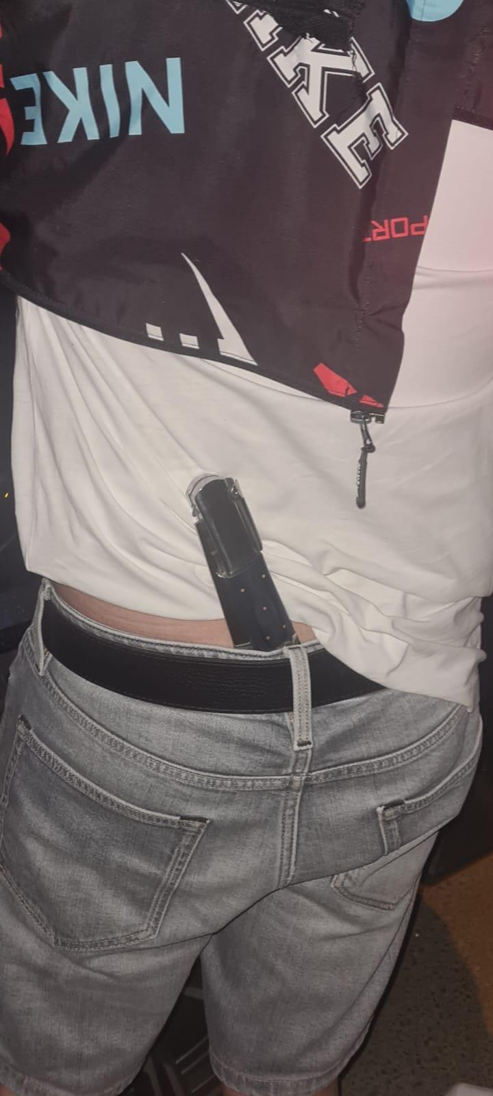 Filtre cu 400 de polițiști după bătaia cu săbii și topoare care a îngrozit Pantelimon. Imagini cu armele găsite. Șase agresori reținuți 924672