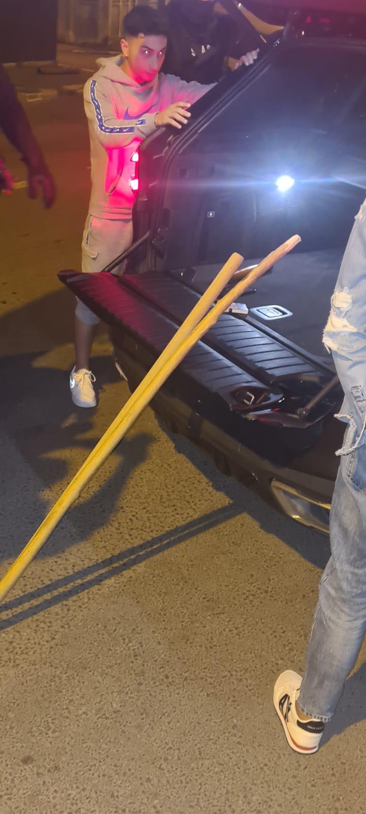 Filtre cu 400 de polițiști după bătaia cu săbii și topoare care a îngrozit Pantelimon. Imagini cu armele găsite. Șase agresori reținuți 924674