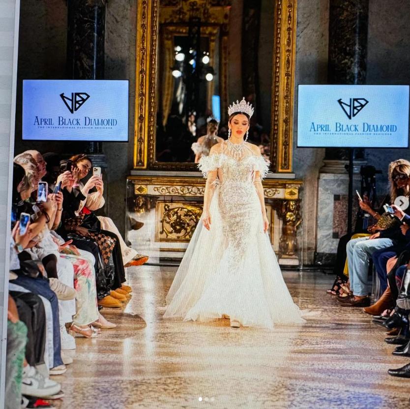 Cum a apărut soția lui Chapo la Săptămâna Modei de la Milano. Emma Coronel a făcut senzație 924981