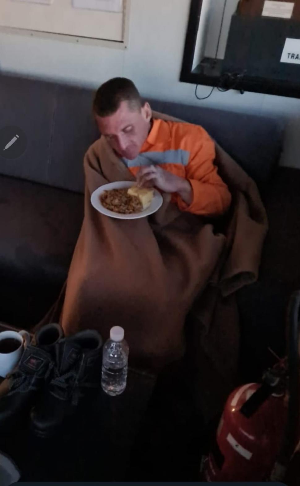 Marinarii români au ajuns eroi în Australia. Filmul unei misiuni de salvare a unui bărbat aflat la un pas de moarte, plutind în derivă 925028