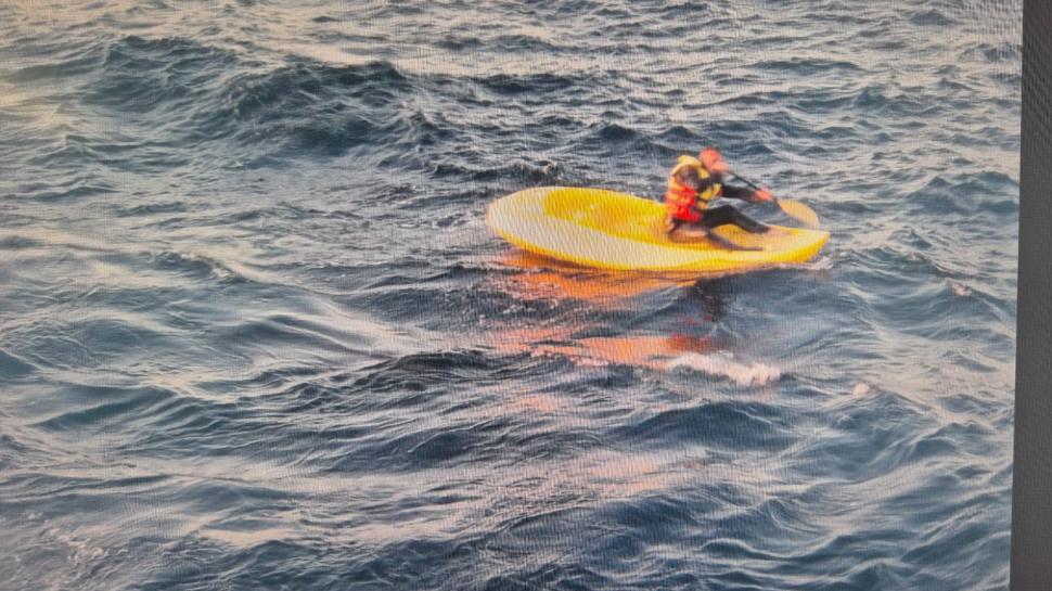 Marinarii români au ajuns eroi în Australia. Filmul unei misiuni de salvare a unui bărbat aflat la un pas de moarte, plutind în derivă 925031