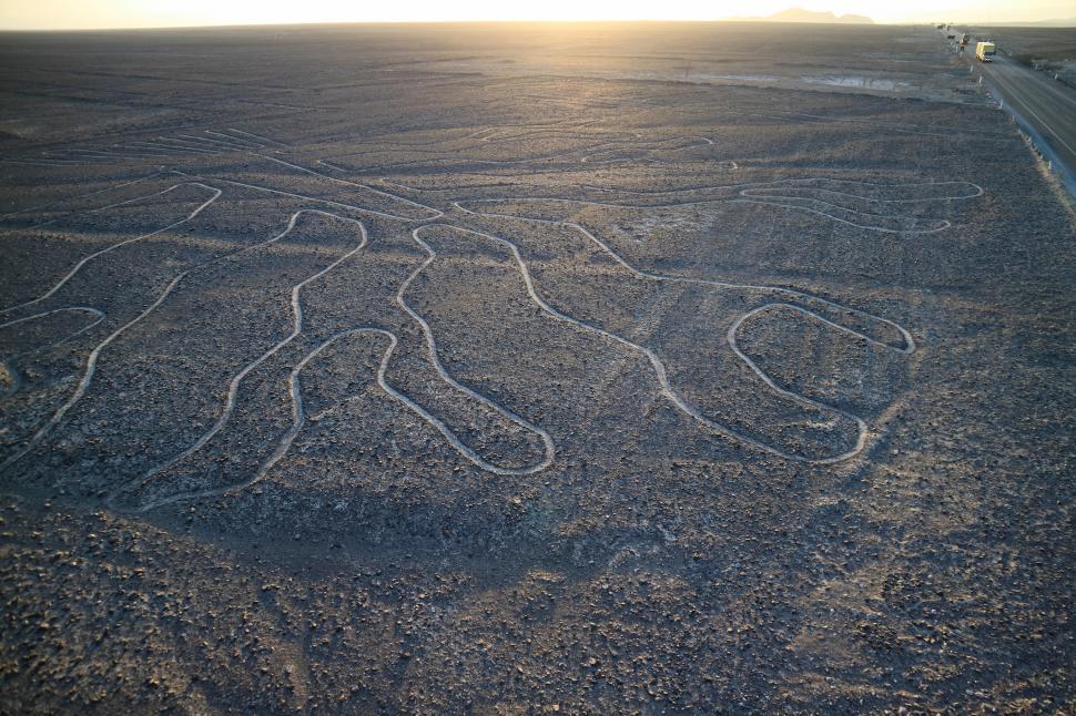 Sute de linii Nazca, descoperite de inteligența artificială. Desenele antice pot fi văzute doar din cer 924951