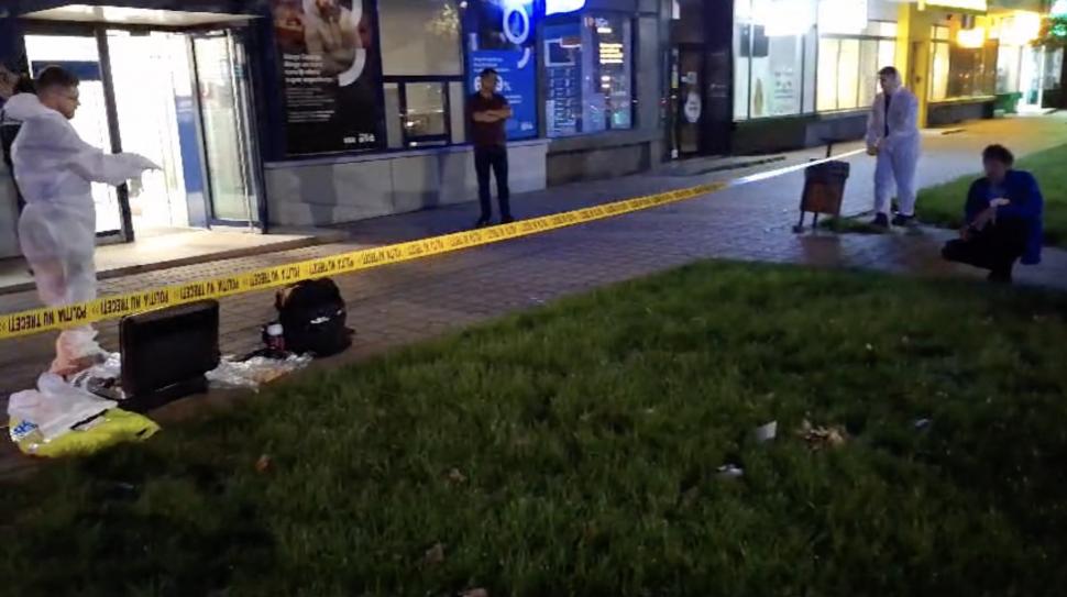 Jaf armat la o bancă din Iași. Un bărbat mascat a amenințat cu pistolul, a cerut toți banii, apoi a fugit. Poliția este în alertă 925517