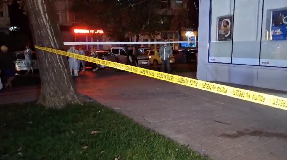 Jaf armat la o bancă din Iași. Un bărbat mascat a amenințat cu pistolul, a cerut toți banii, apoi a fugit. Poliția este în alertă 925518