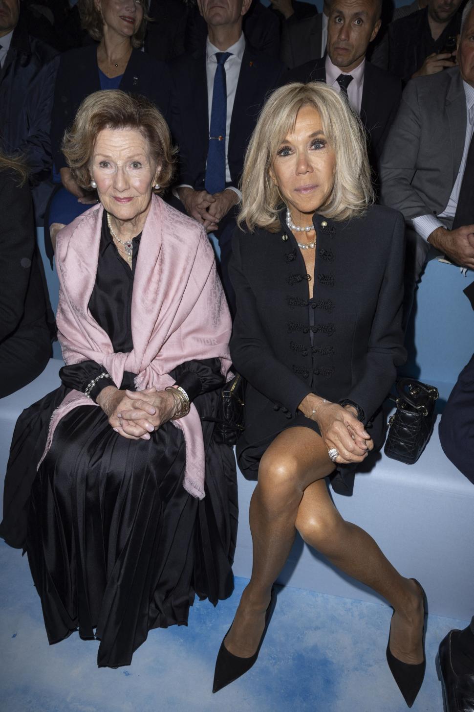 Brigitte Macron a luat rând pe rând prezentările de modă de la Paris. Cum a apărut prima doamnă a Franței 925416