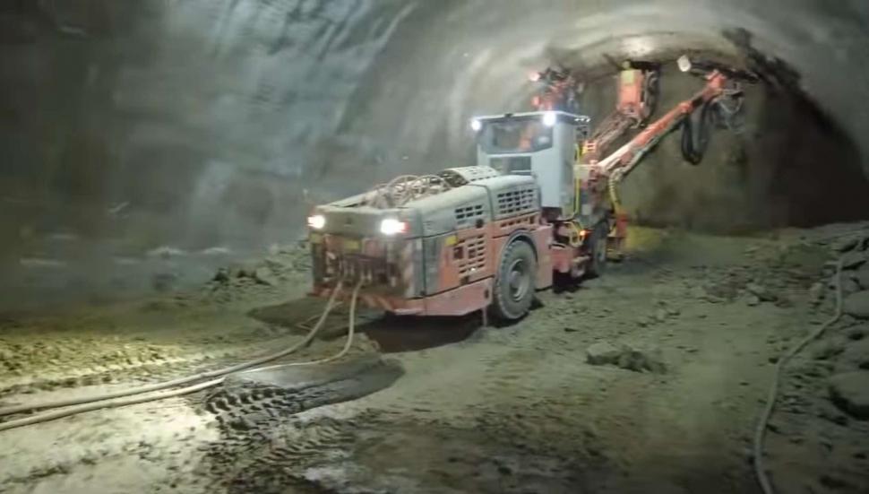 Cum arată tunelurile „Daniela” și „Alina” de pe autostrada Sibiu-Pitești: „Suntem în avans față de grafic și termenul de finalizare” 925586