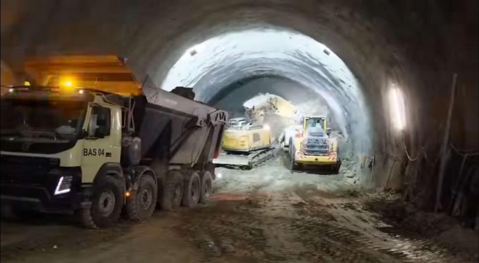 Cum arată tunelurile „Daniela” și „Alina” de pe autostrada Sibiu-Pitești: „Suntem în avans față de grafic și termenul de finalizare” 925587