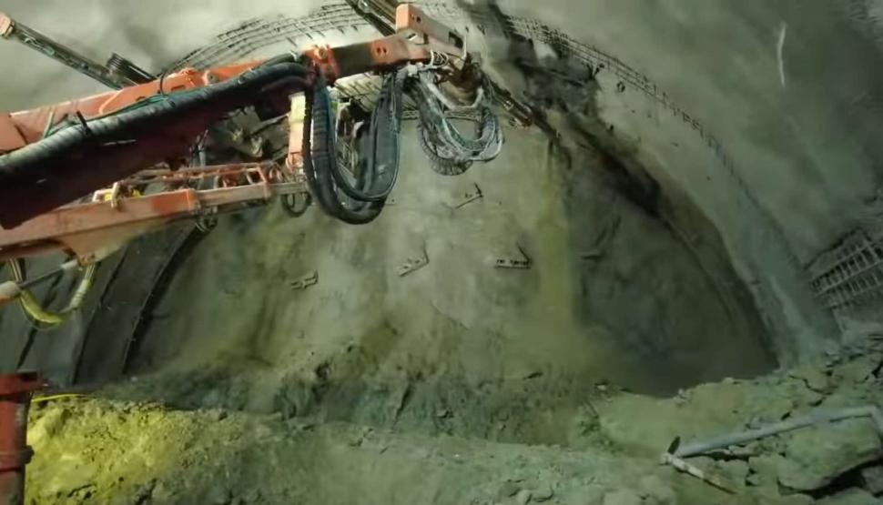 Cum arată tunelurile „Daniela” și „Alina” de pe autostrada Sibiu-Pitești: „Suntem în avans față de grafic și termenul de finalizare” 925591