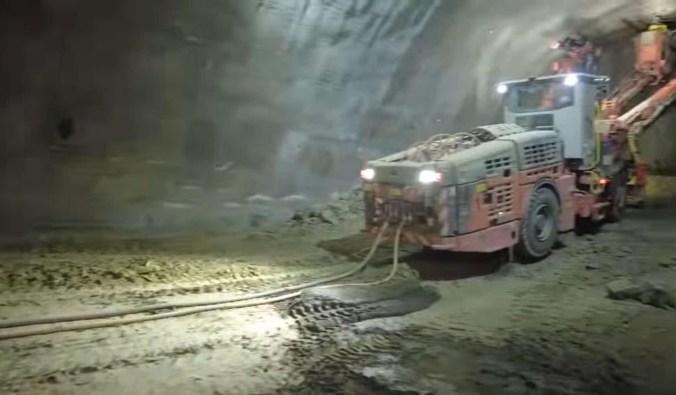 Cum arată tunelurile „Daniela” și „Alina” de pe autostrada Sibiu-Pitești: „Suntem în avans față de grafic și termenul de finalizare” 925592