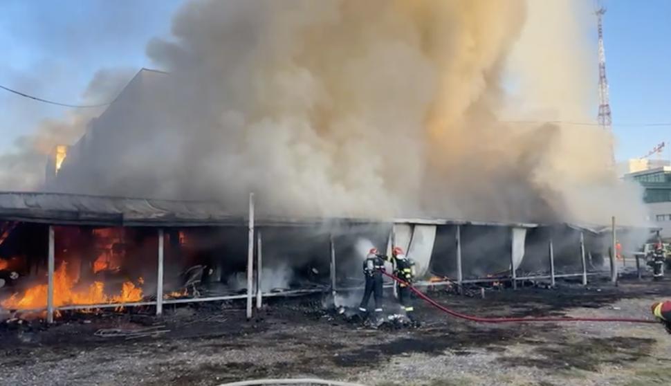 Incendiu în Sectorul 6 din București. Au luat foc 12 containere în care locuiau ucraineni 925748