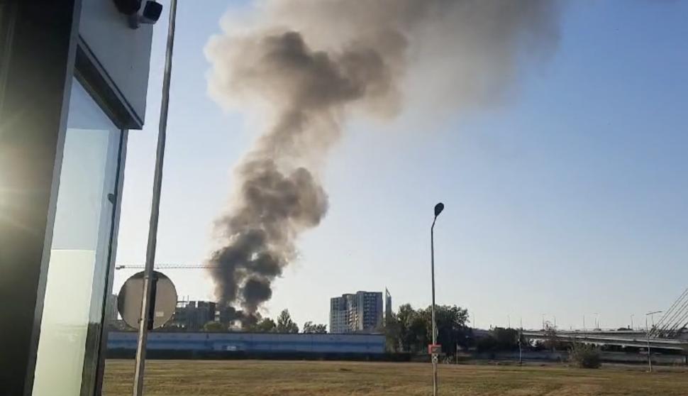 Incendiu în Sectorul 6 din București. Au luat foc 12 containere în care locuiau ucraineni 925753
