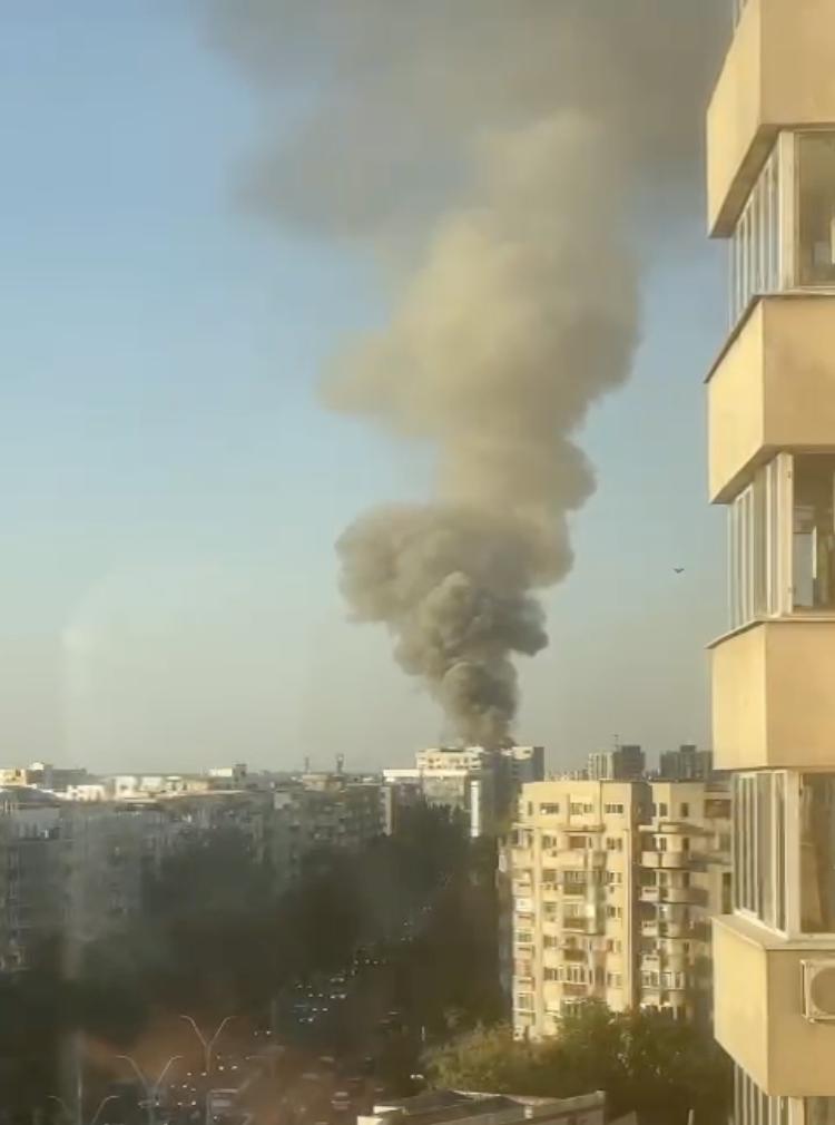 Incendiu în Sectorul 6 din București. Au luat foc 12 containere în care locuiau ucraineni 925754