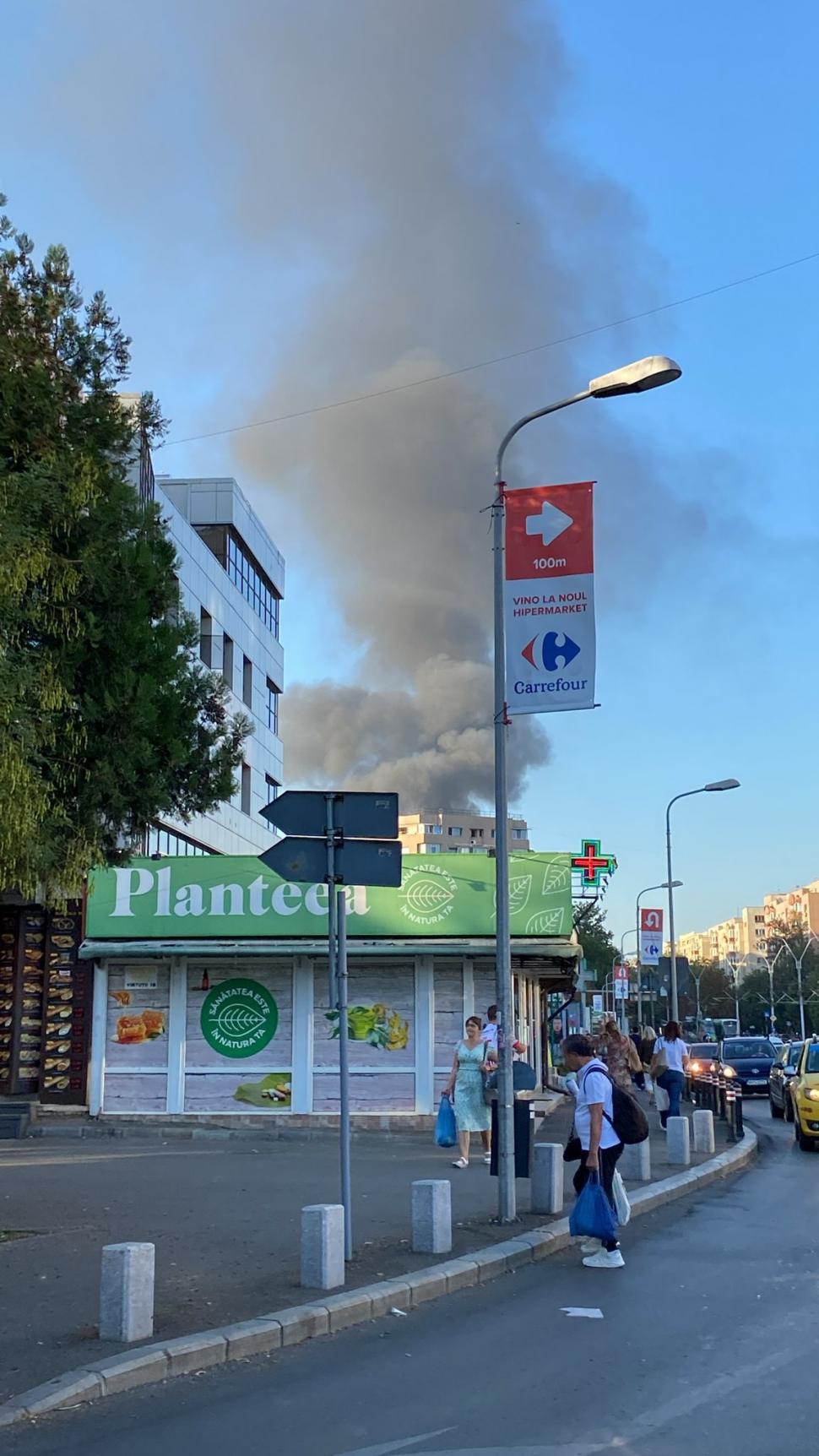 Incendiu în Sectorul 6 din București. Au luat foc 12 containere în care locuiau ucraineni 925755