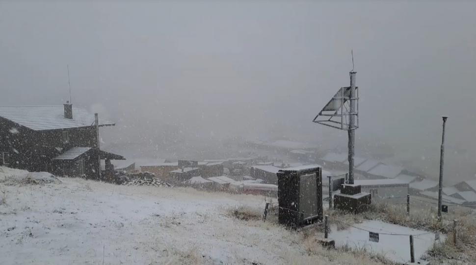 VIDEO Ninge la Bâlea Lac. Este prima zăpadă din acest an pe Transfăgărășan 925920