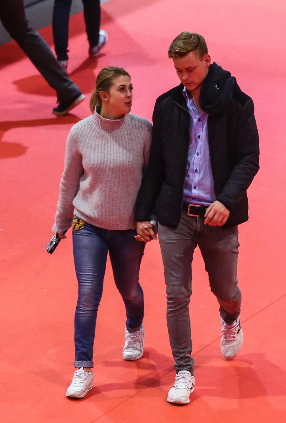 Fiica cea mare a lui Michael Schumacher s-a căsătorit. Invitaţilor le-au fost luate telefoanele ca să nu-l pozeze pe fostul pilot 926016