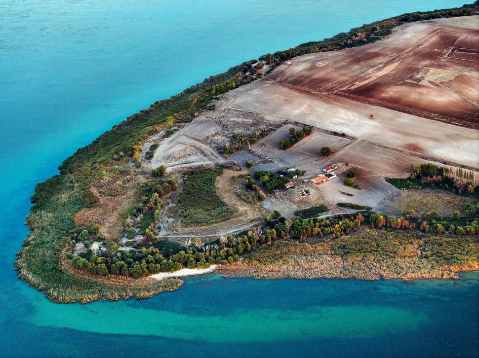 O insulă spectaculoasă a fost scoasă la vânzare într-o destinație de vacanță preferată a românilor, iar prețul este surprinzător 926300