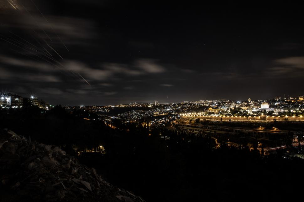 Ploaie de rachete peste Israel, după atacul Iranului. Iron Dome a interceptat proiectilele, însă unele au explodat la sol 926421