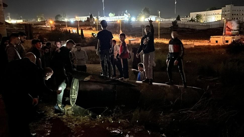 Imagini greu de privit din Israel. Cratere uriașe, resturi de rachete și cartiere distruse în Tel Aviv după masivul atac iranian 926493