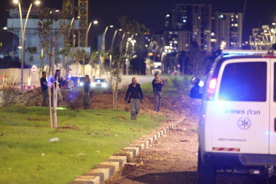 Imagini greu de privit din Israel. Cratere uriașe, resturi de rachete și cartiere distruse în Tel Aviv după masivul atac iranian 926508