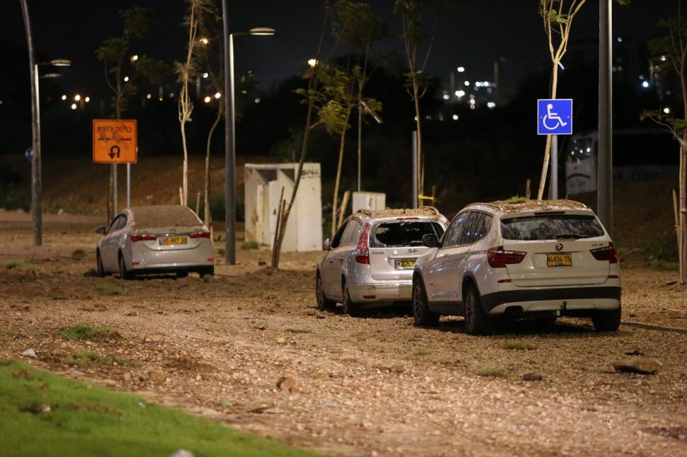 Imagini greu de privit din Israel. Cratere uriașe, resturi de rachete și cartiere distruse în Tel Aviv după masivul atac iranian 926509