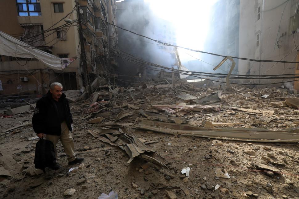 Cum arată Beirut după ce a fost bombardat de aviația israeliană. "Am auzit racheta trecând pe deasupra noastră cu zgomot puternic" 926709