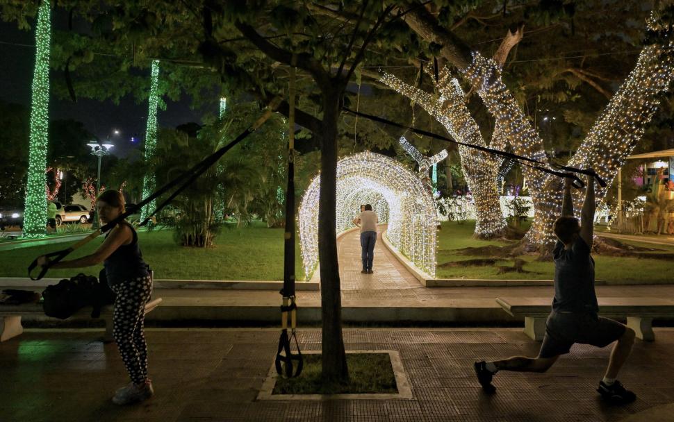 În Venezuela a venit Crăciunul în octombrie la ordinul lui Maduro. Oamenii sunt debusolați: „E groaznic” 926791