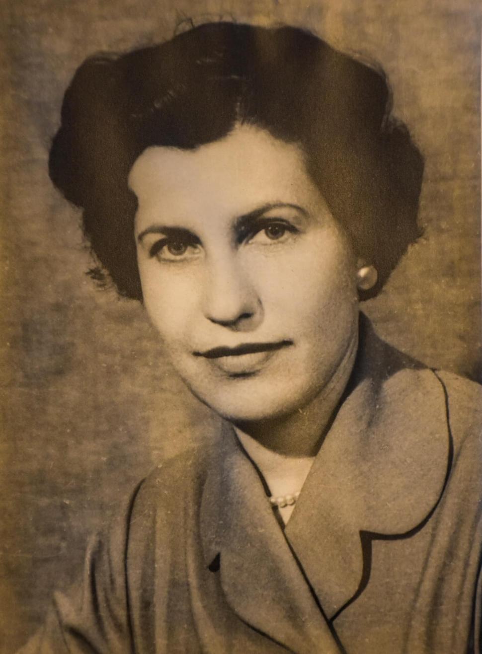 O fostă profesoară, care a împlinit 100 de ani, a fost premiată de Primăria Giurgiu. Ce a spus centenara despre secretul longevității 926856