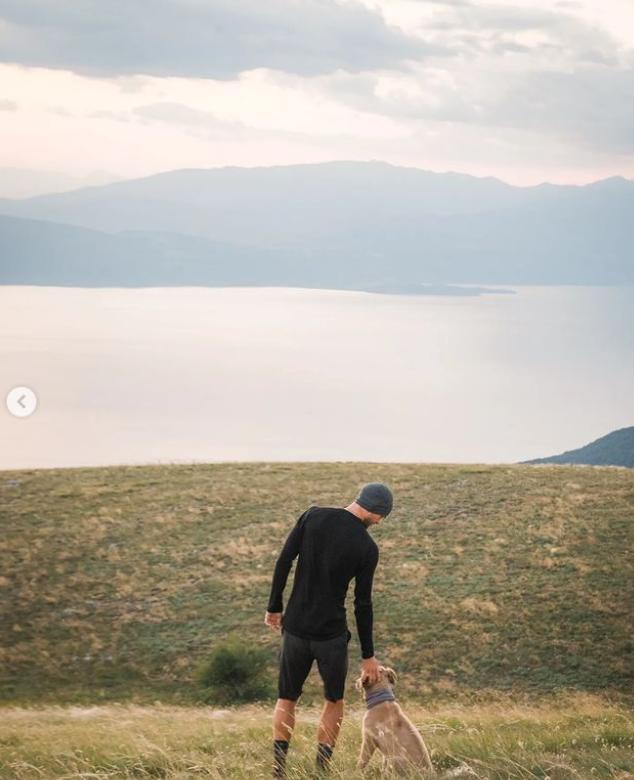 Un bărbat și câinele lui au mers pe jos în jurul lumii timp de 7 ani. Cea mai dureroasă provocare a fost atunci când s-au întors acasă 926570