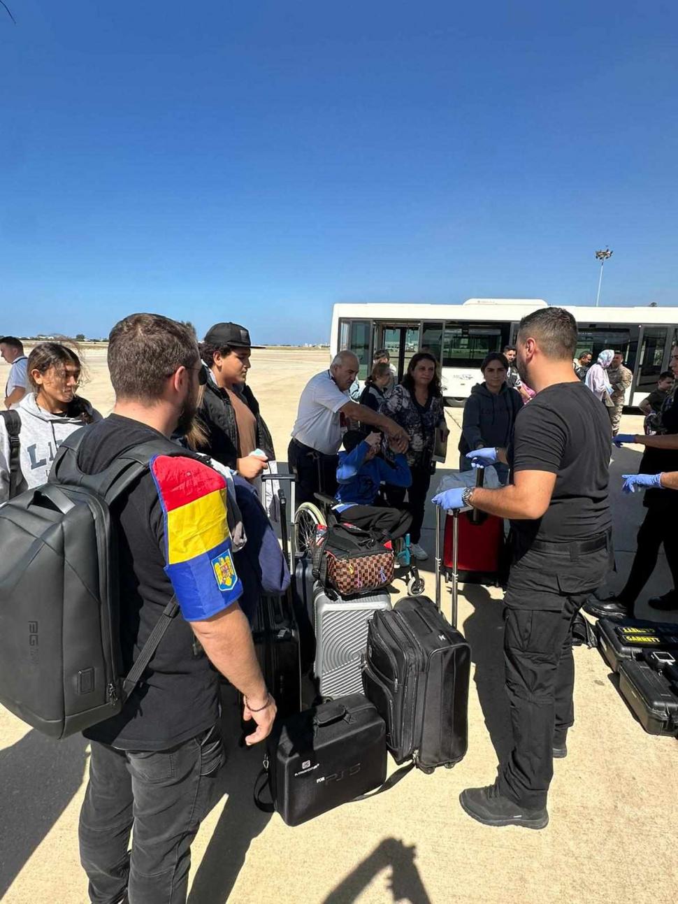 Zeci de români, evacuați de urgență din Liban. Au fost aduși acasă cu un avion MApN 926860