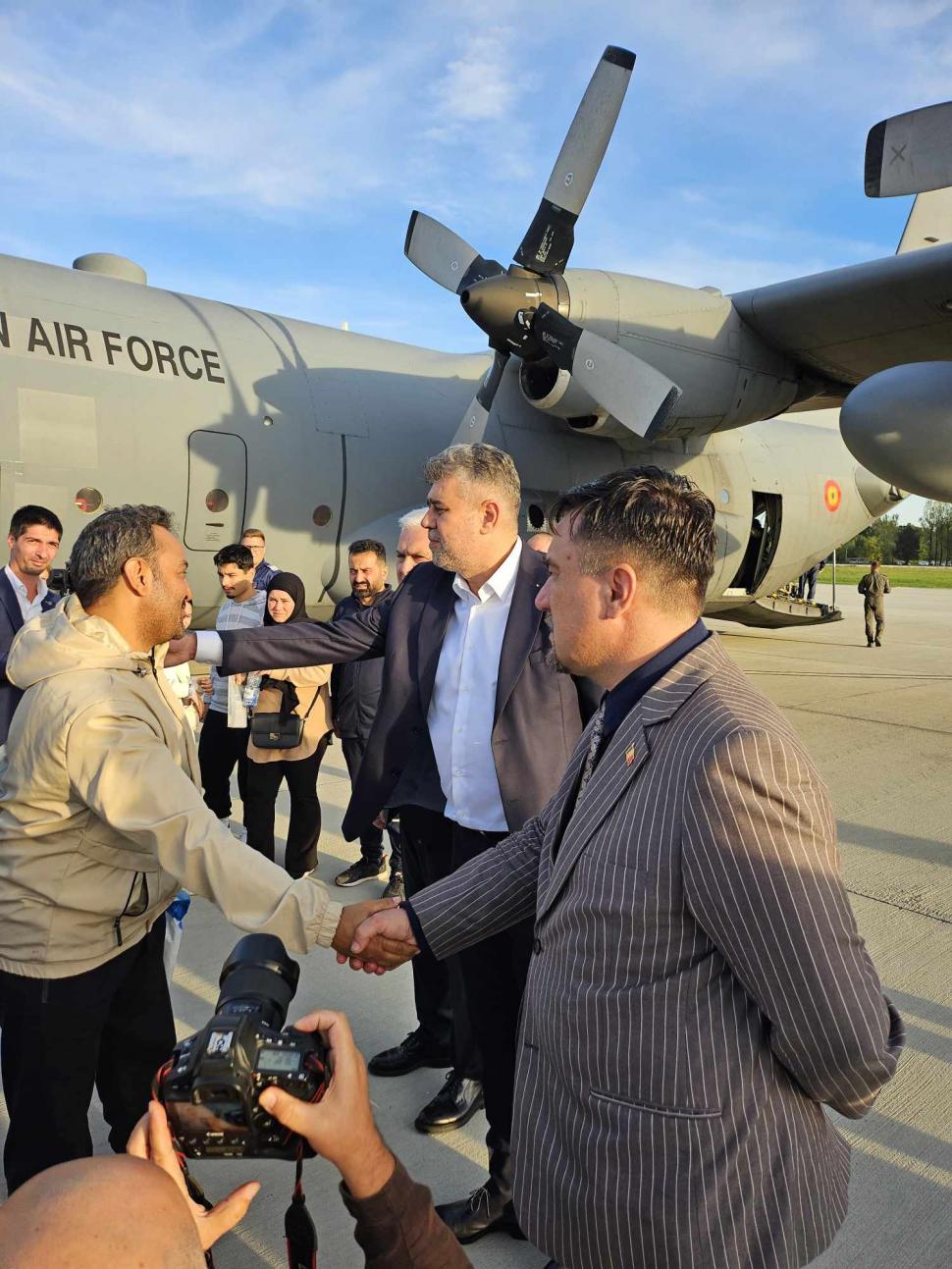 Zeci de români, evacuați de urgență din Liban. Au fost aduși acasă cu un avion MApN 926862