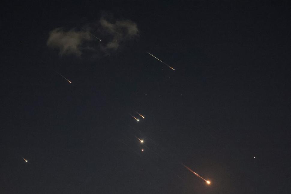 Hasan Nasrallah a fost îngropat într-un loc secret. Israelul spune că a ucis 250 de luptători Hezbollah de când a invadat Libanul 926415